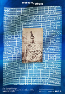 2022 – «The Future is Blinking» – Frühe Studiofotografie aus West- und Zentralafrika (Plakat)